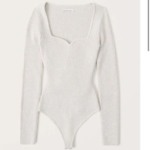 Abercrombie & Fitch Sweetheart neck sweater
